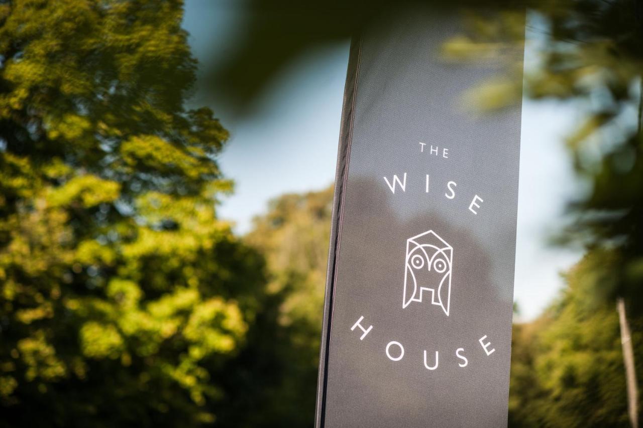 The Wise House Hotel Hastiere-par-dela Exterior photo